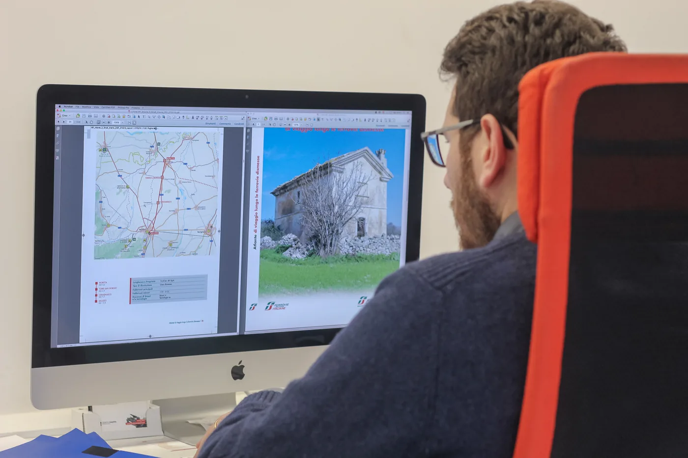 Prestampa a schermo di un volume per le ferrovie