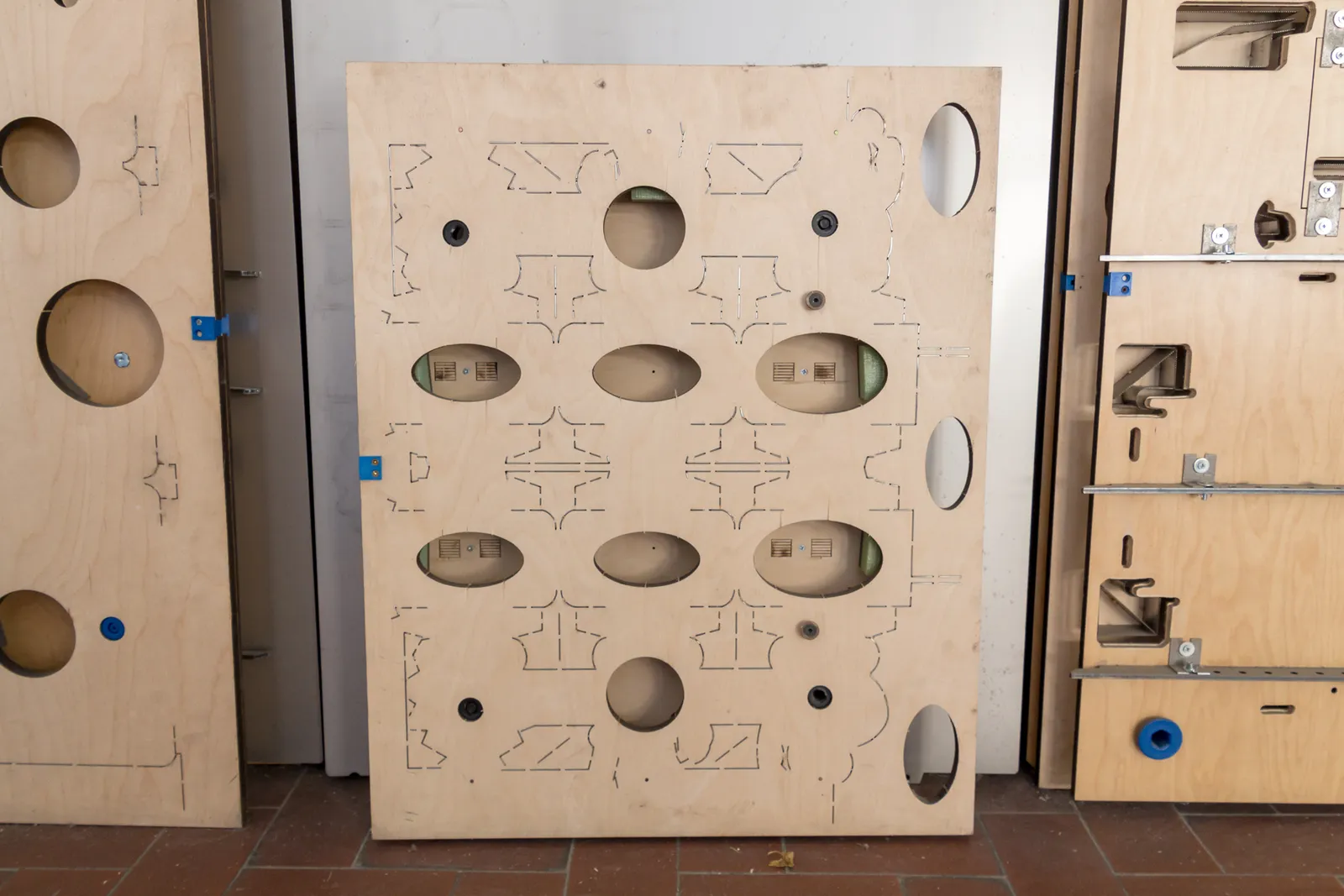 Fustella in legno con lame e cordonatori